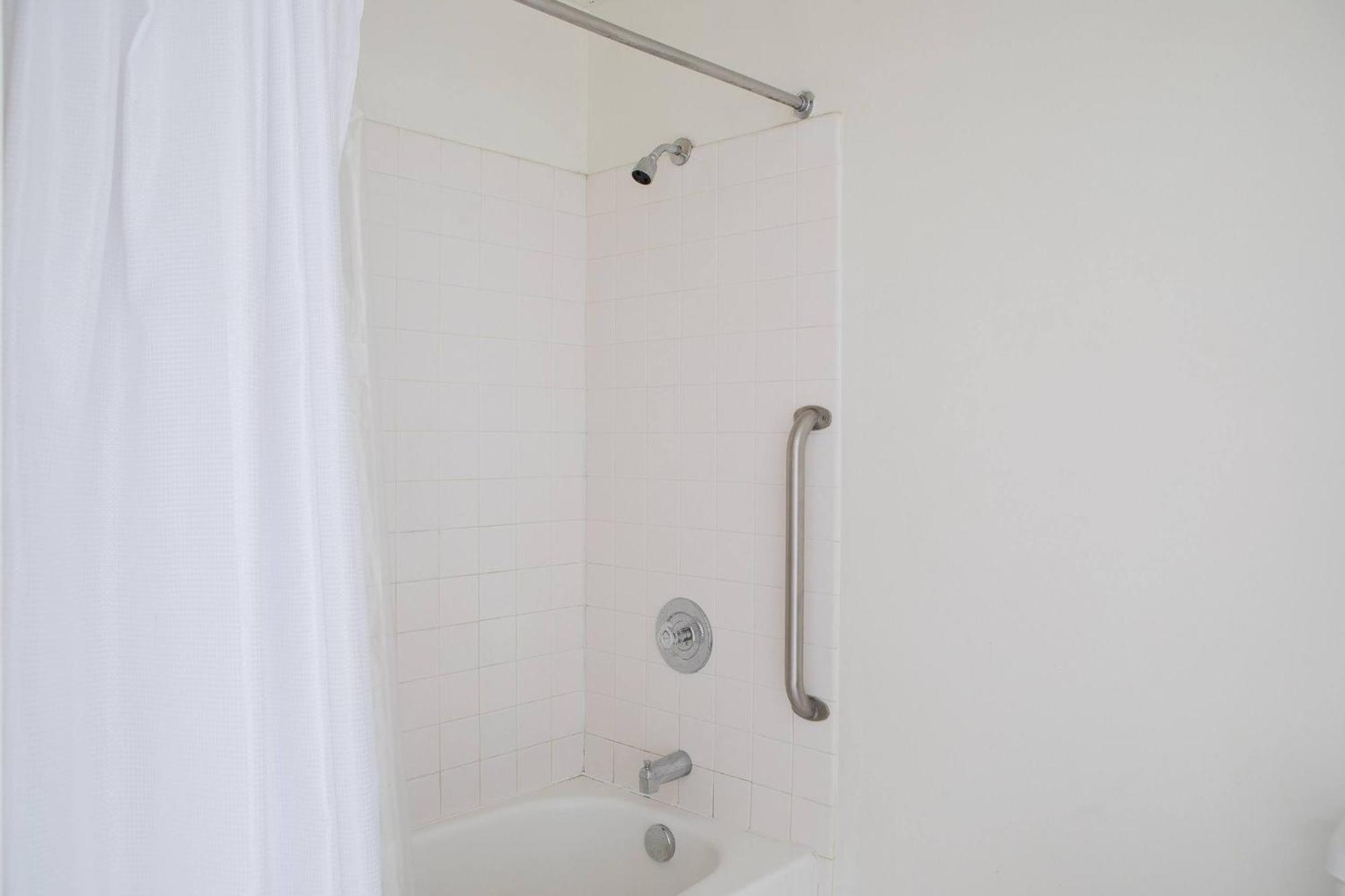 Westown 2br Near Fiserv, Baird, And Theater District * Milwaukee
