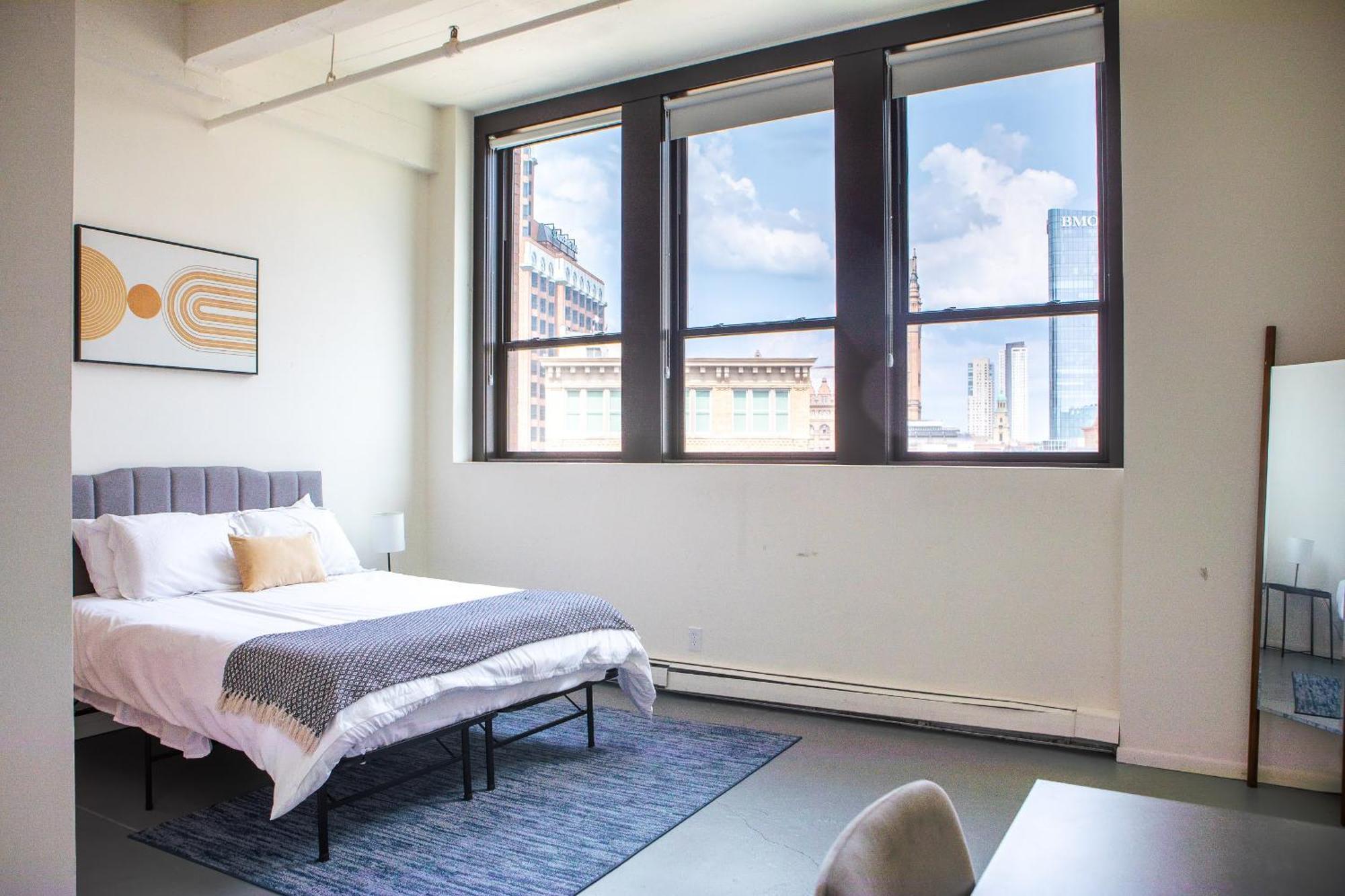 Apartment Westown 2br Near Fiserv, Baird, And Theater District *