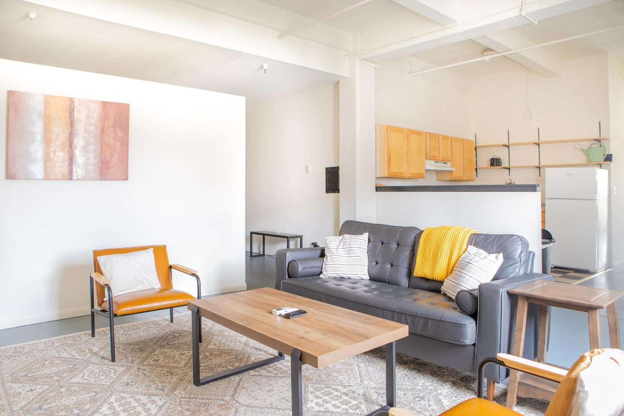 Apartment Westown 2br Near Fiserv, Baird, And Theater District Milwaukee