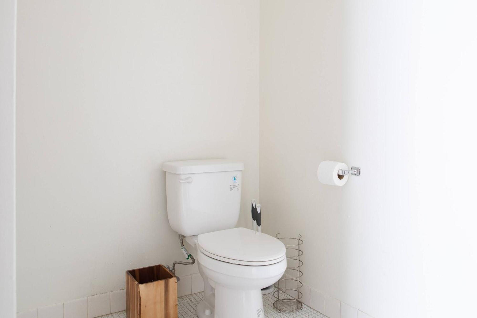 Westown 2br Near Fiserv, Baird, And Theater District Apartment