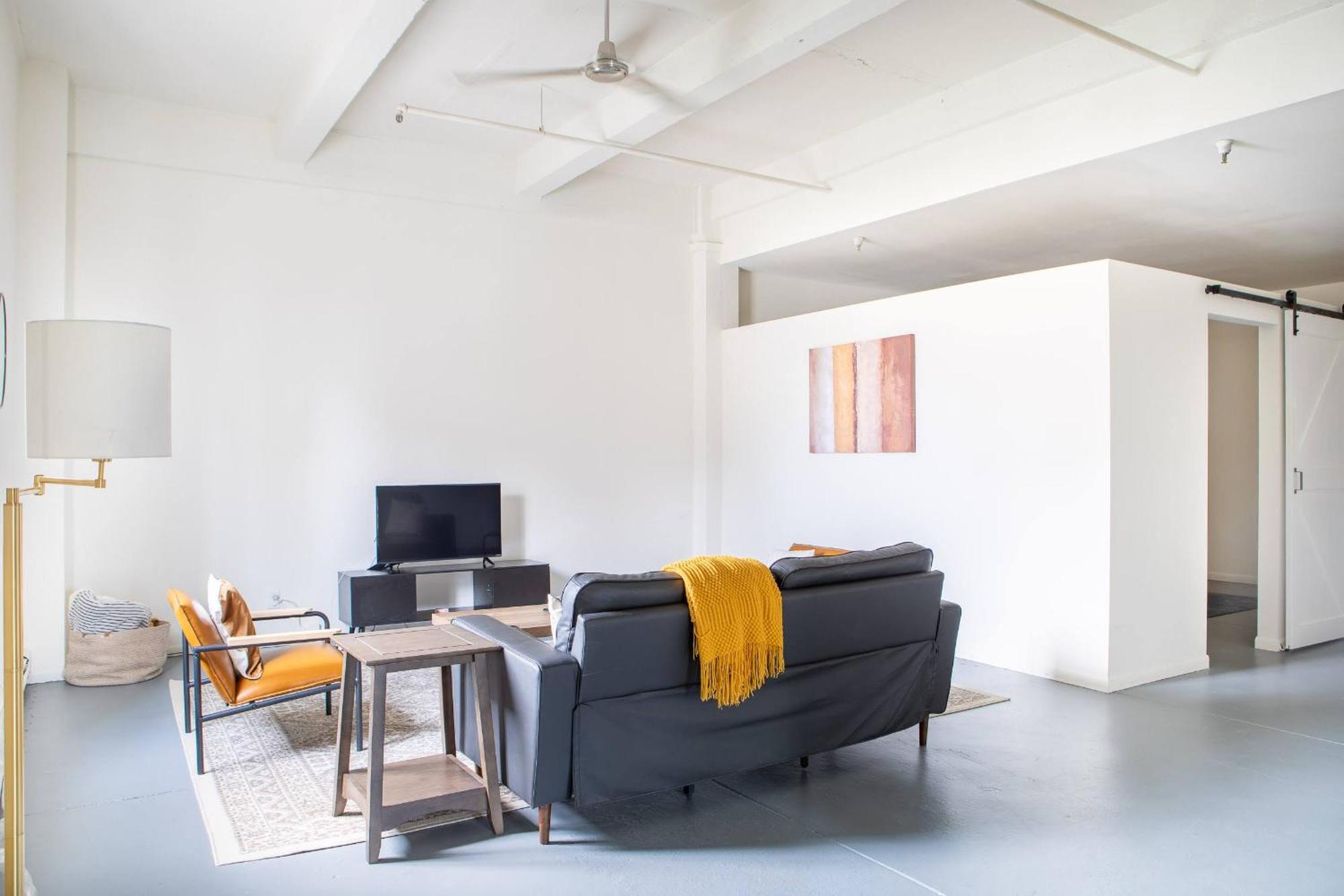 Westown 2br Near Fiserv, Baird, And Theater District * Milwaukee
